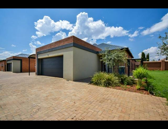 3 BEDROOM TOWNHOUSE FOR SALE IN ANNLIN